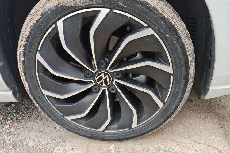Used Volkswagen Golf 2021 280TSI DSG 30th Anniversary Edition Right Front Wheel Hub