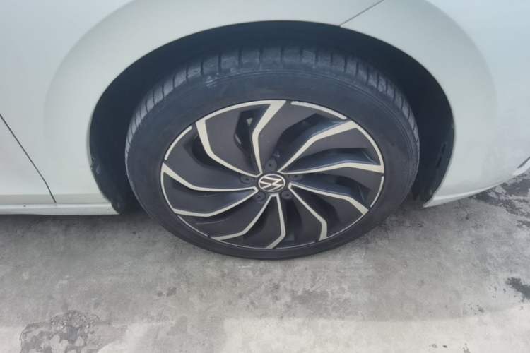 Used Volkswagen Golf 2021 280TSI DSG Pro Right Front Wheel Hub