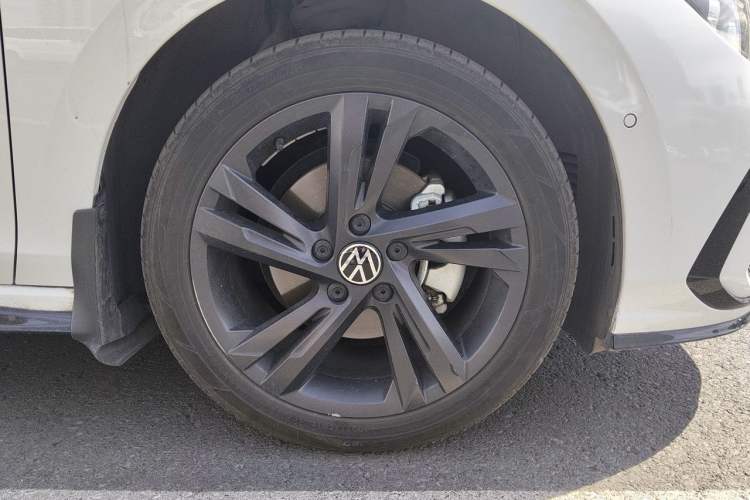 Used Volkswagen Golf 2021 280TSI DSG R-Line Right Front Wheel Hub