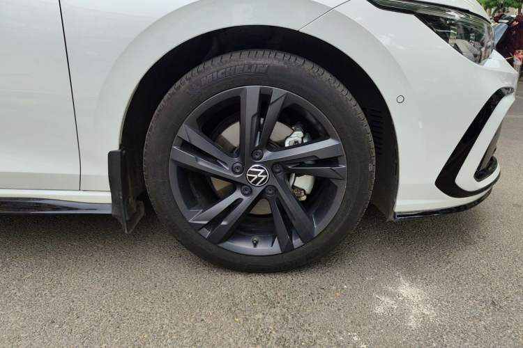 Used Volkswagen Golf 2021 280TSI DSG R-Line Right Front Wheel Hub