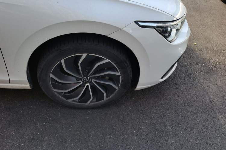 Used Volkswagen Golf 2021 280TSI DSG Pro Right Front Wheel Hub