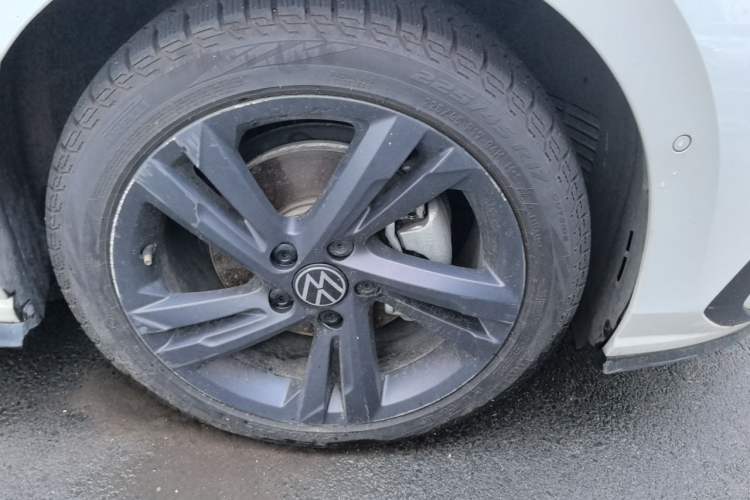 Used Volkswagen Golf 2021 280TSI DSG R-Line Right Front Wheel Hub