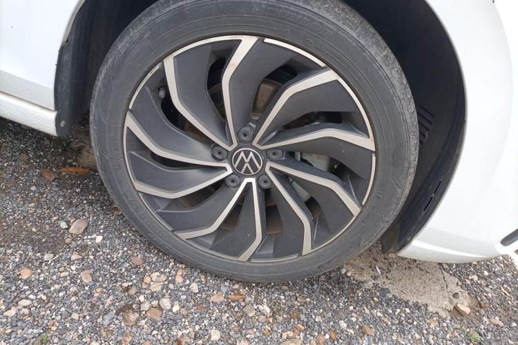 Used Volkswagen Golf 2021 280TSI DSG 30th Anniversary Edition Right Front Wheel Hub