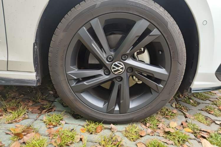 Used Volkswagen Golf 2021 280TSI DSG R-Line Right Front Wheel Hub