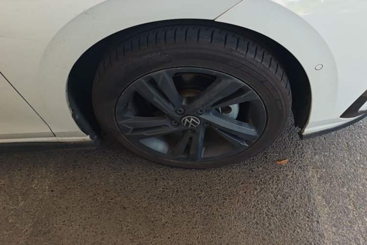 Used Volkswagen Golf 2021 280TSI DSG R-Line Right Front Wheel Hub