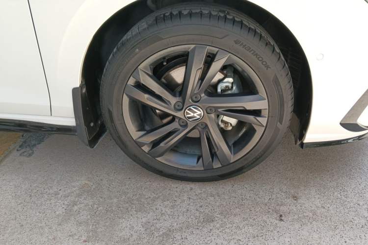 Used Volkswagen Golf 2021 280TSI DSG R-Line Right Front Wheel Hub