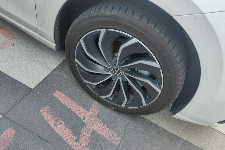 Used Volkswagen Golf 2021 280TSI DSG Pro Right Front Wheel Hub