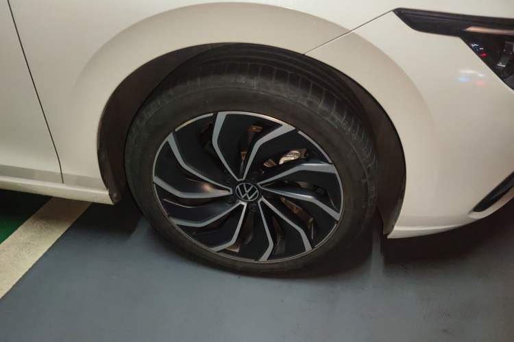 Used Volkswagen Golf 2021 280TSI DSG Pro Right Front Wheel Hub