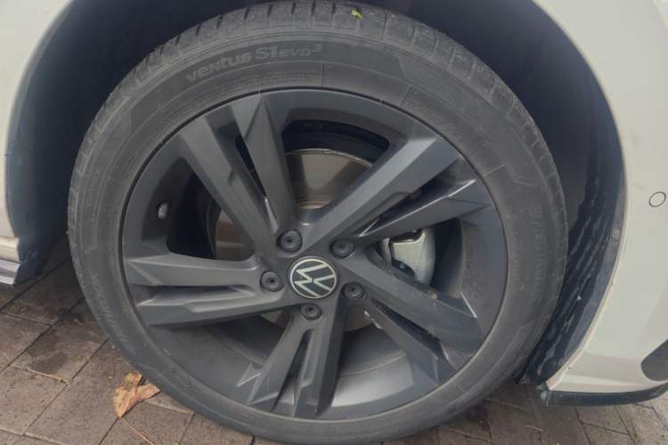 Used Volkswagen Golf 2021 280TSI DSG R-Line Right Front Wheel Hub