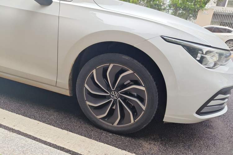 Used Volkswagen Golf 2021 280TSI DSG Pro Right Front Wheel Hub