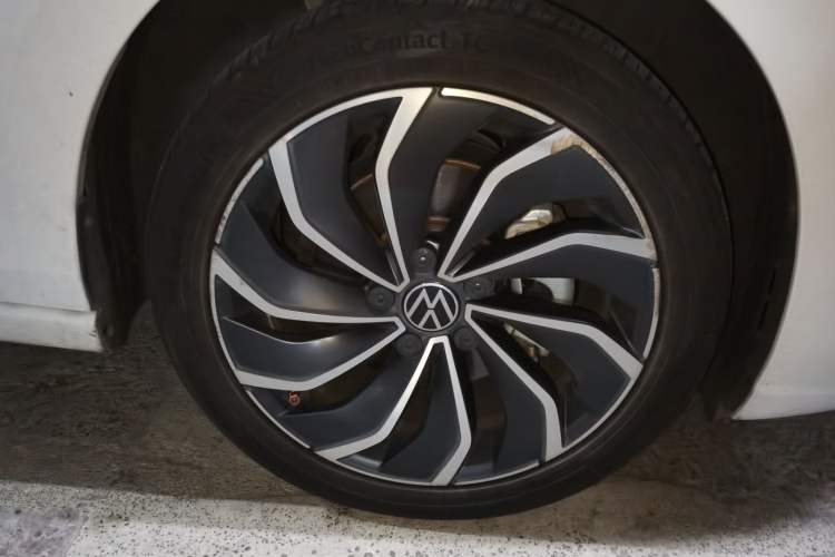 Used Volkswagen Golf 2021 280TSI DSG R-Line Right Front Wheel Hub