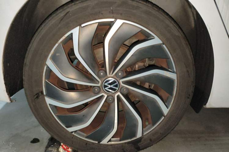 Used Volkswagen Golf 2021 280TSI DSG Pro Right Front Wheel Hub