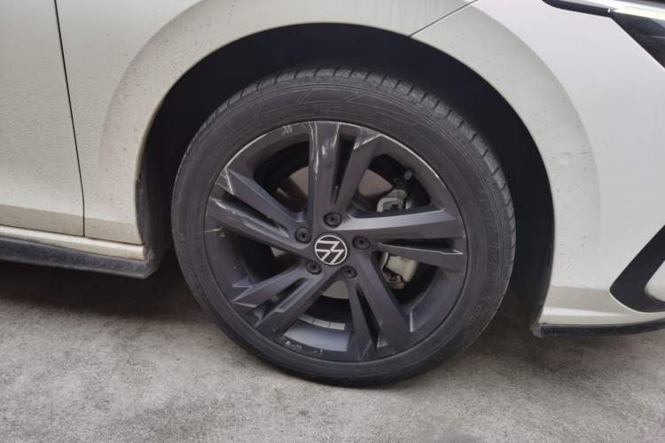Used Volkswagen Golf 2021 280TSI DSG R-Line Right Front Wheel Hub