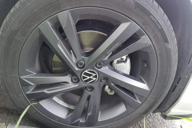 Used Volkswagen Golf 2021 280TSI DSG R-Line Right Front Wheel Hub