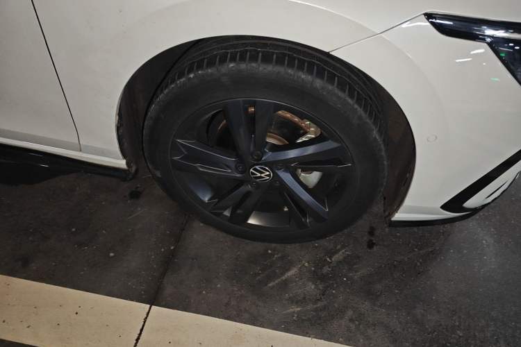 Used Volkswagen Golf 2021 280TSI DSG R-Line Right Front Wheel Hub
