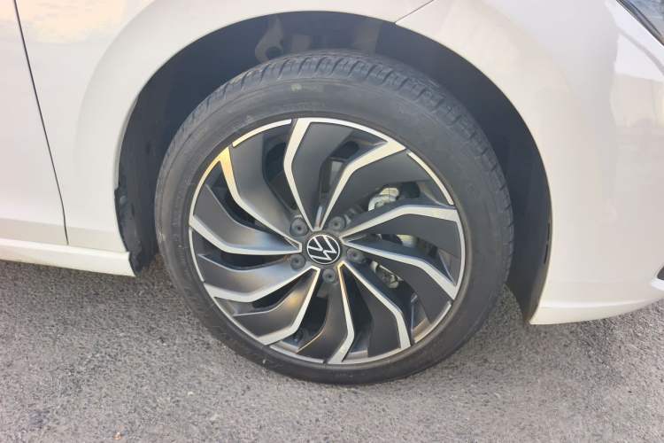 Used Volkswagen Golf 2021 280TSI DSG Pro Right Front Wheel Hub