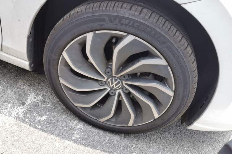 Used Volkswagen Golf 2021 280TSI DSG Pro First Edition Right Front Wheel Hub