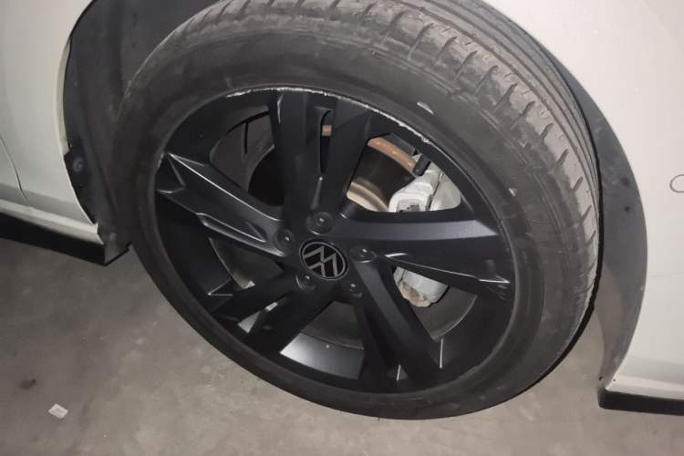 Used Volkswagen Golf 2021 280TSI DSG R-Line Right Front Wheel Hub