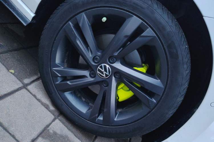 Used Volkswagen Golf 2021 280TSI DSG R-Line Right Front Wheel Hub