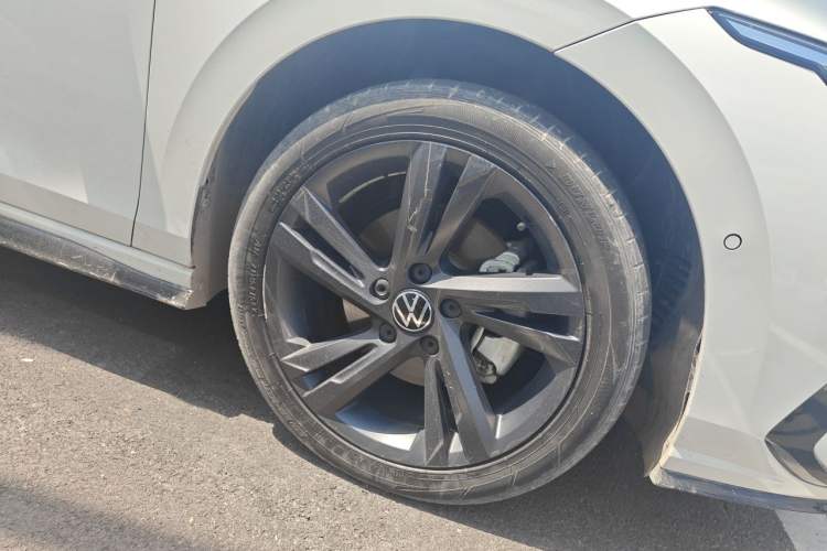 Used Volkswagen Golf 2021 280TSI DSG R-Line Right Front Wheel Hub