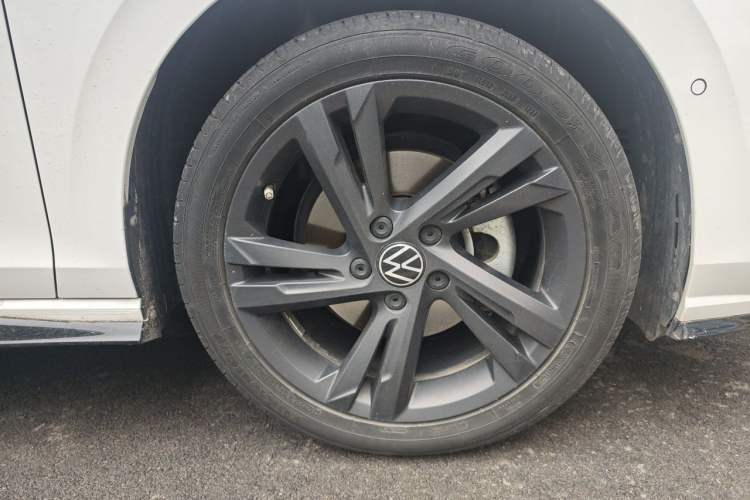 Used Volkswagen Golf 2021 280TSI DSG R-Line Right Front Wheel Hub