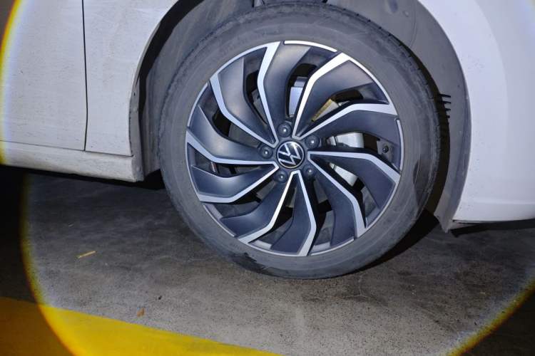 Used Volkswagen Golf 2021 280TSI DSG Pro Right Front Wheel Hub