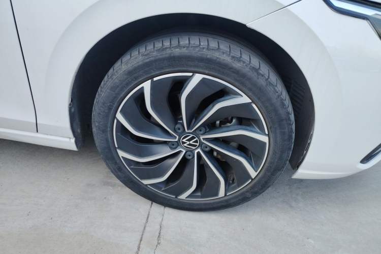 Used Volkswagen Golf 2021 280TSI DSG 30th Anniversary Edition Right Front Wheel Hub