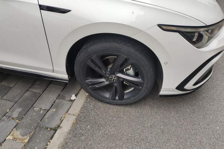 Used Volkswagen Golf 2021 280TSI DSG R-Line Right Front Wheel Hub