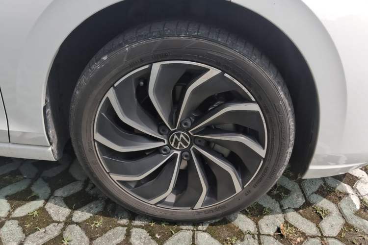 Used Volkswagen Golf 2021 280TSI DSG Pro Right Front Wheel Hub