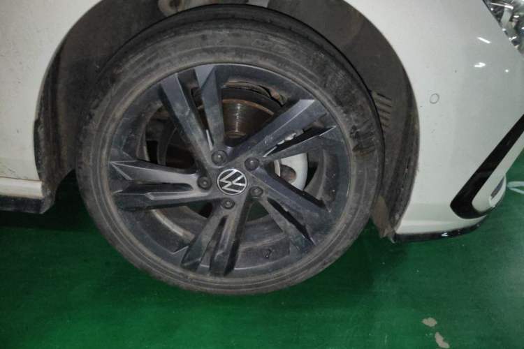 Used Volkswagen Golf 2021 280TSI DSG R-Line Right Front Wheel Hub