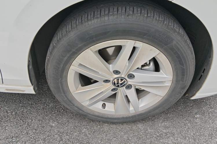 Used Volkswagen Golf 2021 200TSI DSG Right Front Wheel Hub