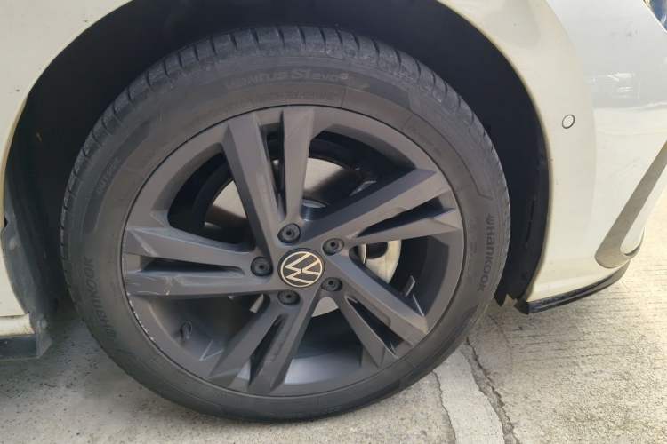 Used Volkswagen Golf 2021 280TSI DSG R-Line Right Front Wheel Hub