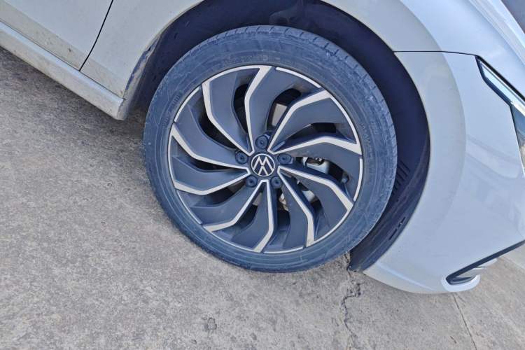 Used Volkswagen Golf 2021 280TSI DSG Pro Right Front Wheel Hub