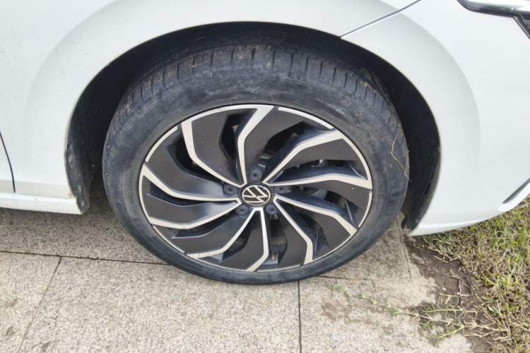 Used Volkswagen Golf 2021 280TSI DSG Pro Right Front Wheel Hub
