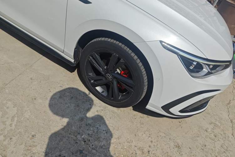 Used Volkswagen Golf 2021 280TSI DSG R-Line Right Front Wheel Hub