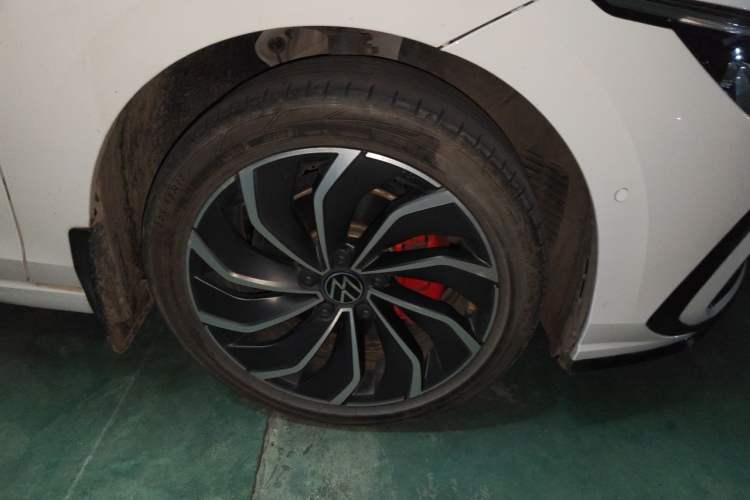 Used Volkswagen Golf 2021 280TSI DSG Pro First Edition Right Front Wheel Hub