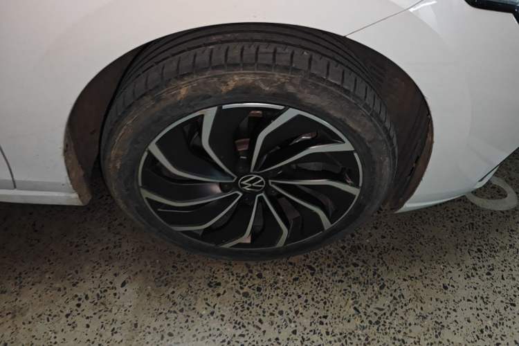 Used Volkswagen Golf 2021 280TSI DSG 30th Anniversary Edition Right Front Wheel Hub