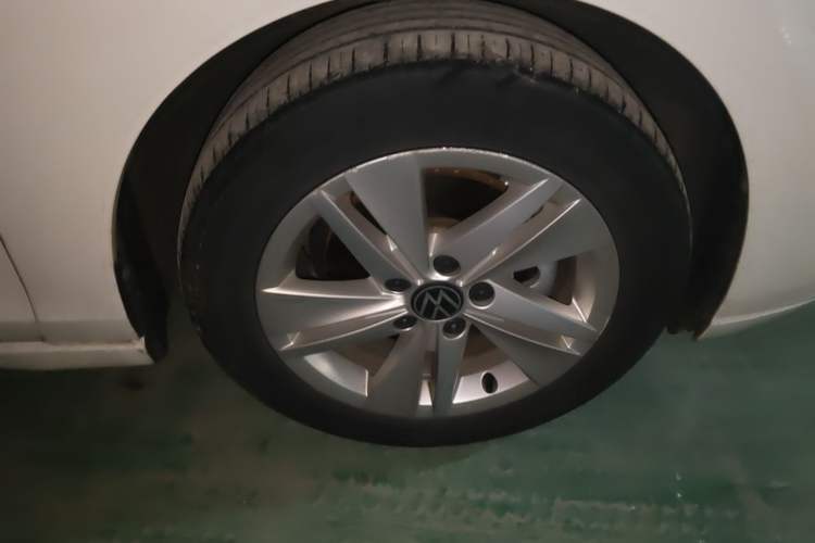 Used Volkswagen Golf 2021 200TSI DSG Right Front Wheel Hub