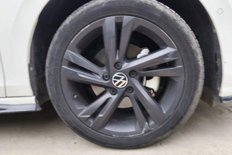 Used Volkswagen Golf 2021 280TSI DSG R-Line Right Front Wheel Hub