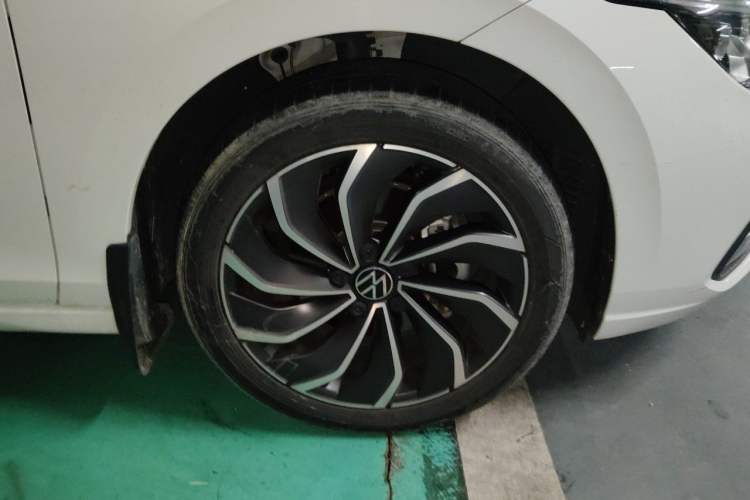 Used Volkswagen Golf 2021 280TSI DSG R-Line Right Front Wheel Hub