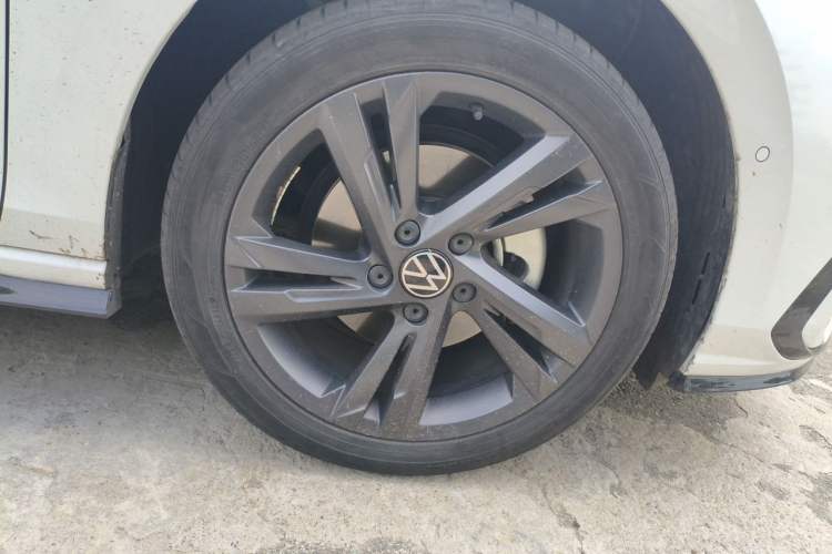 Used Volkswagen Golf 2021 280TSI DSG R-Line Right Front Wheel Hub