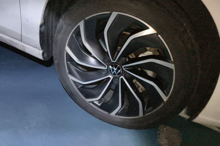 Used Volkswagen Golf 2021 280TSI DSG Pro Right Front Wheel Hub