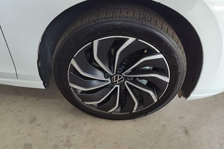Used Volkswagen Golf 2021 280TSI DSG Pro First Edition Right Front Wheel Hub