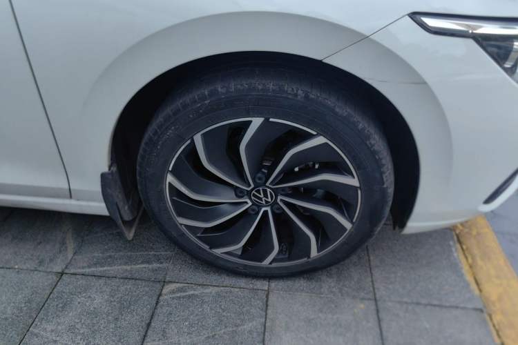 Used Volkswagen Golf 2021 280TSI DSG Pro Right Front Wheel Hub