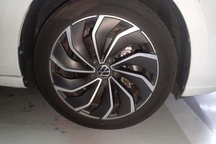Used Volkswagen Golf 2021 280TSI DSG 30th Anniversary Edition Right Front Wheel Hub