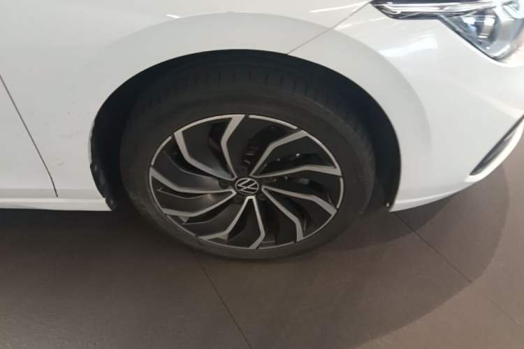 Used Volkswagen Golf 2021 280TSI DSG Pro Right Front Wheel Hub