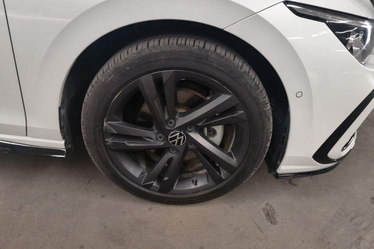 Used Volkswagen Golf 2021 280TSI DSG R-Line Right Front Wheel Hub