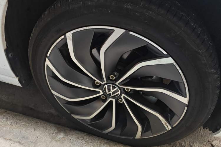 Used Volkswagen Golf 2021 280TSI DSG Pro First Edition Right Front Wheel Hub