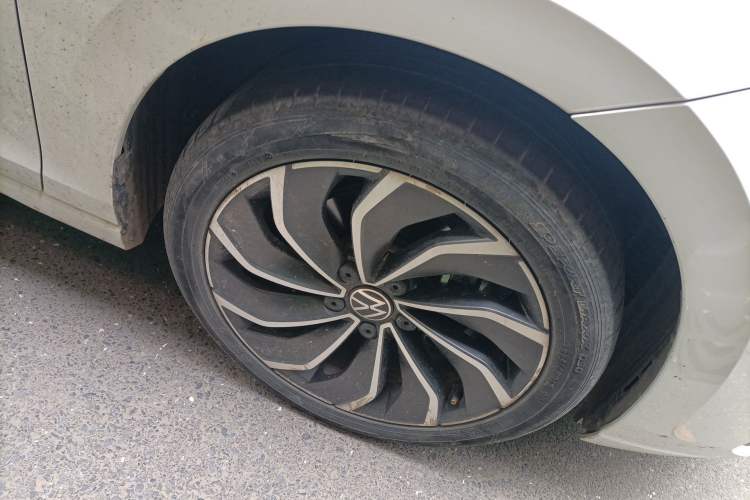 Used Volkswagen Golf 2021 280TSI DSG Pro Right Front Wheel Hub