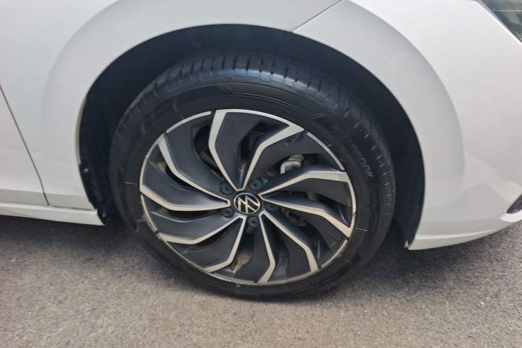 Used Volkswagen Golf 2021 280TSI DSG 30th Anniversary Edition Right Front Wheel Hub